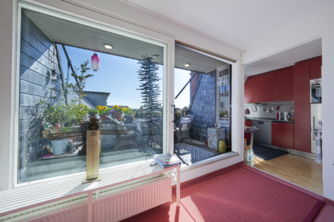 Wohnbereich mit angrenzendem Südbalkon
