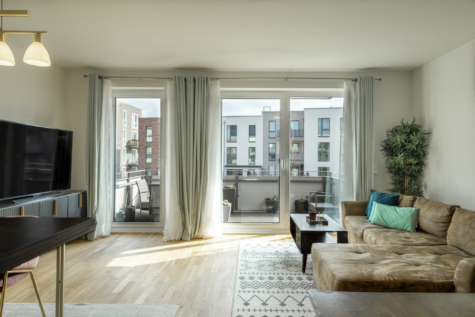 Wohn-/Essbereich mit Südbalkon