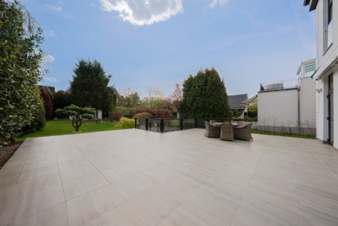 Große Südterrasse in Südlage