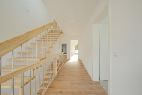 Flur | Treppenaufgang ins Dachgeschoss