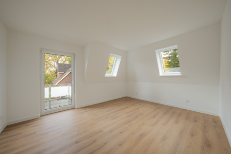 Schlafzimmer 2 mit Balkon, 1.OG