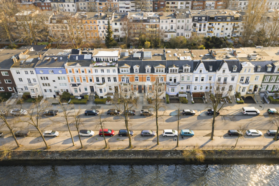 Stadtvilla mit Blick auf den Eilbekkanal