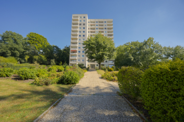 Endetagenwohnung mit 2 Balkonen & Weitblick, 21465 Reinbek, Etagenwohnung