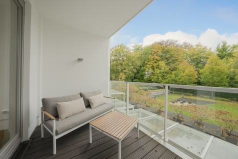 Loggia mit Blick in den Garten