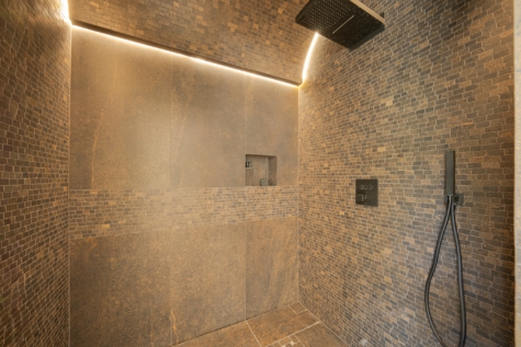Dusche mit integrierter Dampfsauna im Bad en Suite